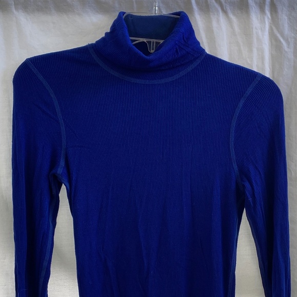 Women's Turtleneck Size: Medium - Picture 3 of 7